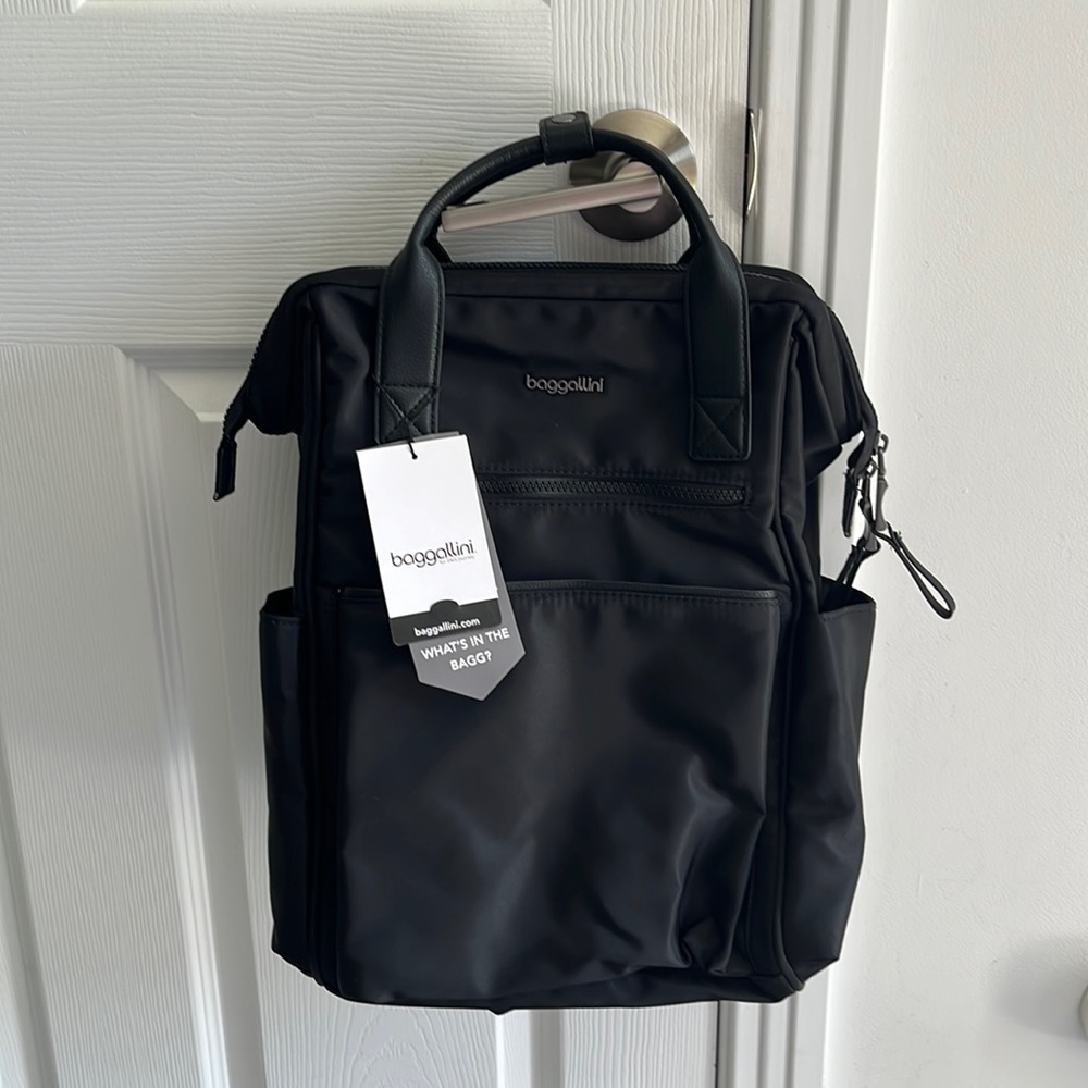 Baggallini Soho Black Backpack 🎒